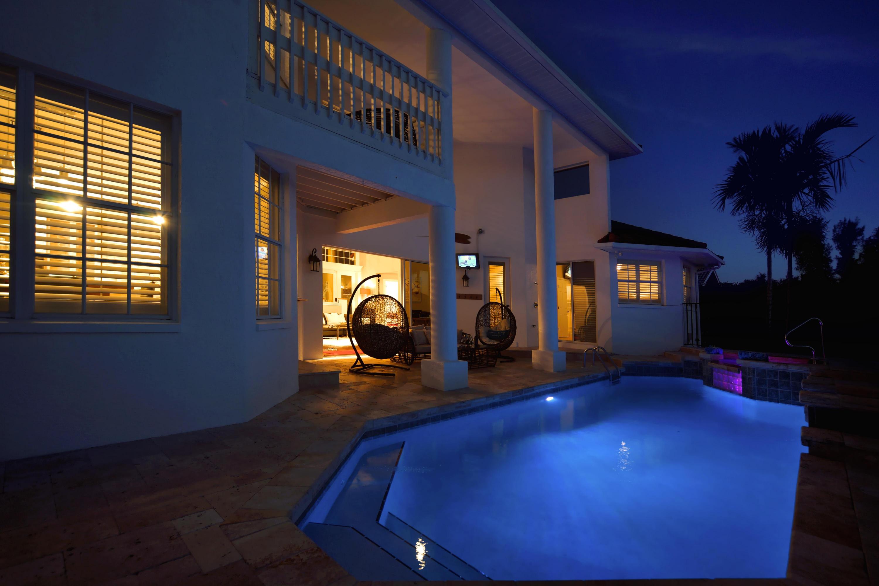 night-pool-in1.jpg